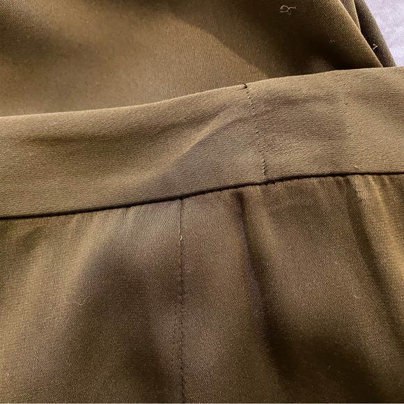 Diane Von Furstenberg. Silk olive green trousers. - Picture 11 of 11